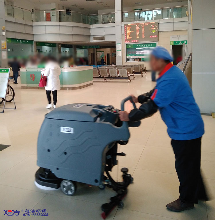 醫(yī)院保潔，醫(yī)院手推式洗地機大廳清洗
